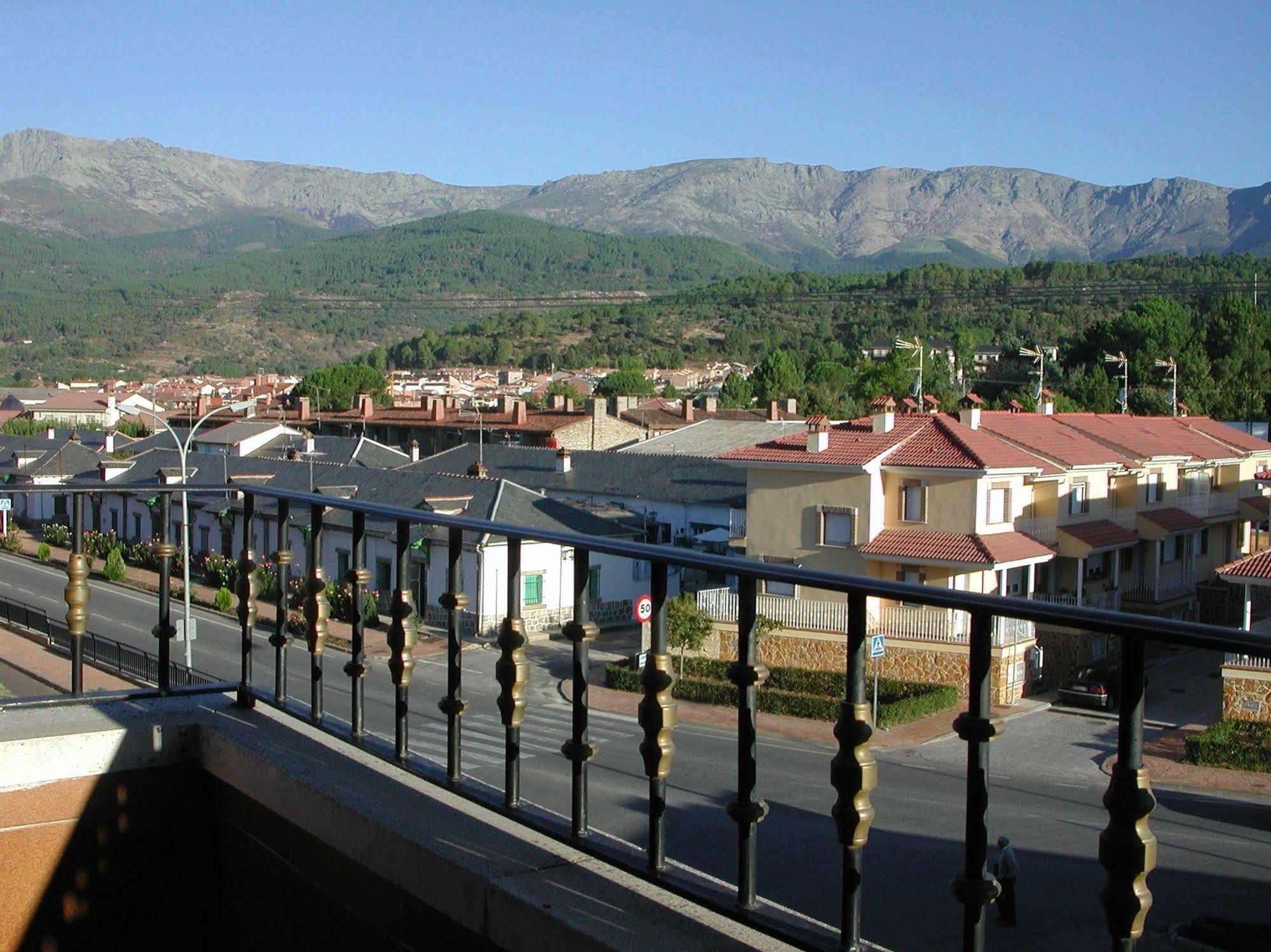 Hostal Avenida Аренас-де-Сан-Педро Экстерьер фото